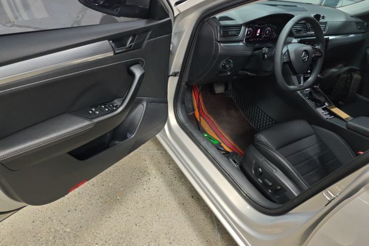 Used Skoda Superb 2021 TSI330 DSG Comfort Edition Interior 3