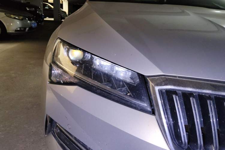 Used Skoda Superb 2021 TSI280 DSG Comfort Edition Right Front Headlight