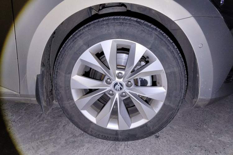 Used Skoda Superb 2021 TSI280 DSG Comfort Edition Right Front Wheel Hub
