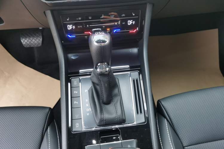 Used Skoda Superb 2022 TSI280 DSG Luxury Edition Gear Lever