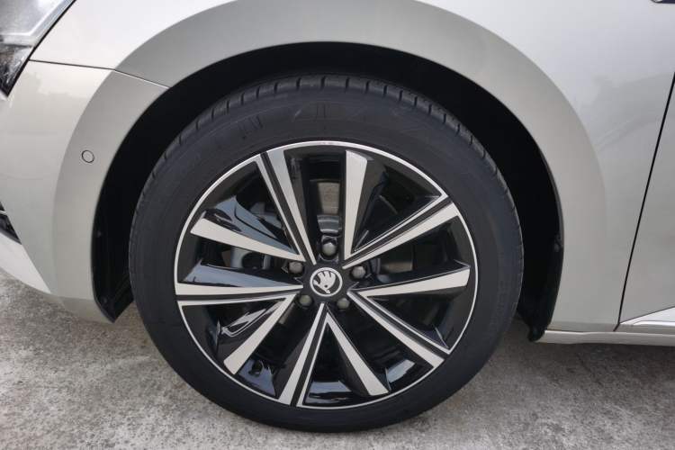 Used Skoda Superb 2022 TSI280 DSG Luxury Edition Left Front Wheel Hub