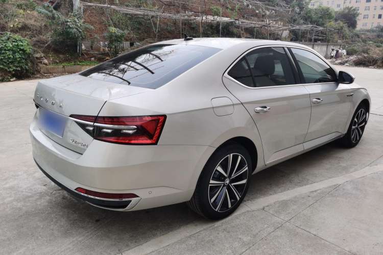 Used Skoda Superb 2022 TSI280 DSG Luxury Edition Rear Right 45 Deg