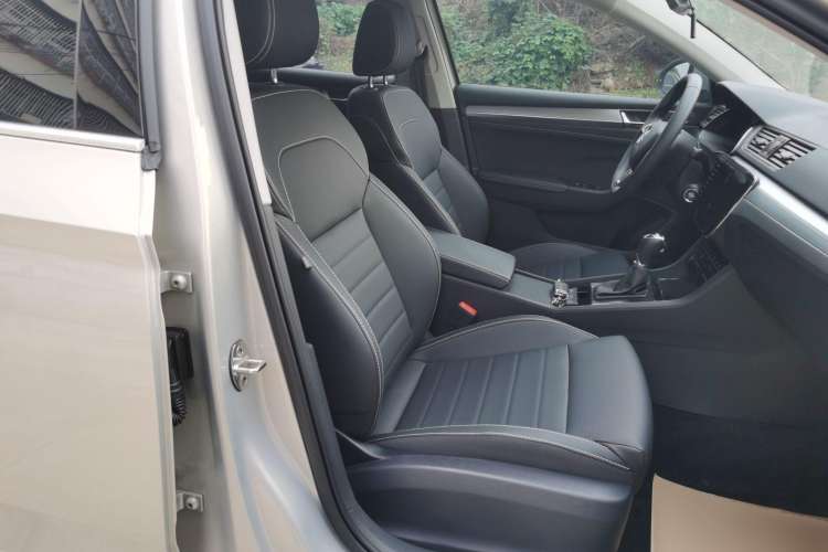 Used Skoda Superb 2022 TSI280 DSG Luxury Edition Right Front Seat