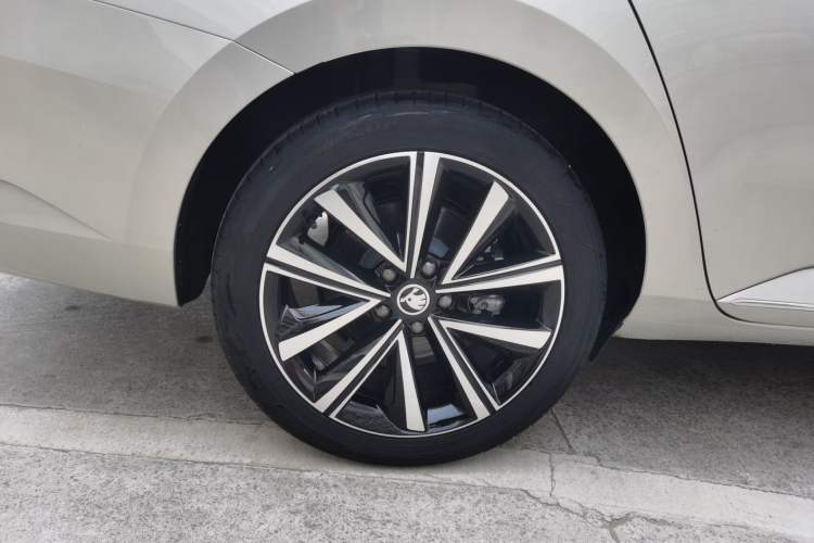 Used Skoda Superb 2022 TSI280 DSG Luxury Edition Right Rear Wheel Hub
