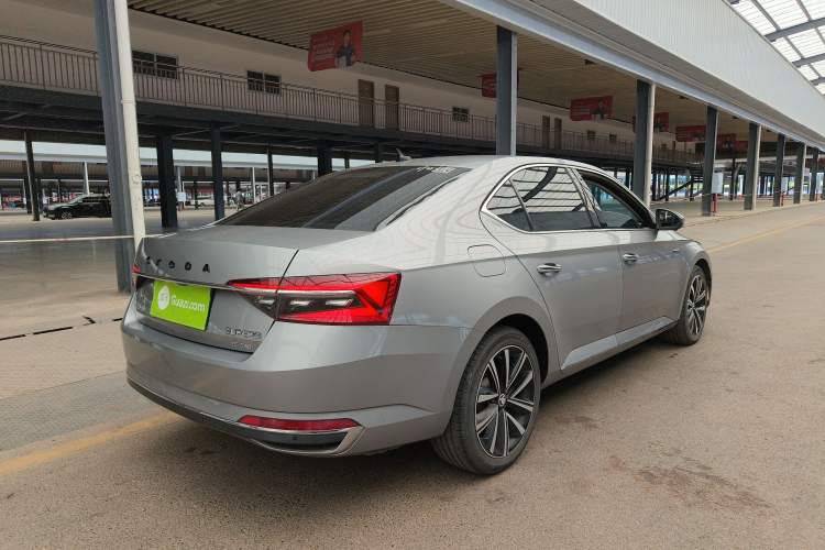 Used Skoda Superb 2022 TSI330 DSG Luxury Edition Rear Right 45 Deg