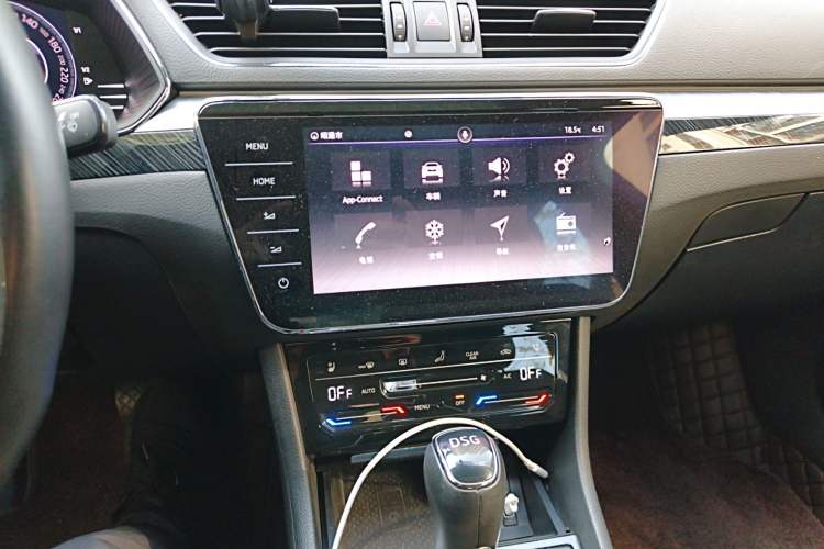 Used Skoda Superb 2022 TSI330 DSG Luxury Edition Audio And AC Panel