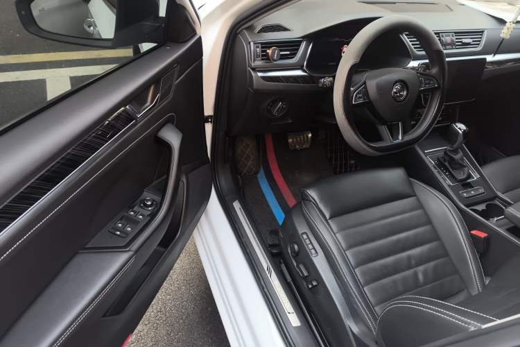 Used Skoda Superb 2022 TSI330 DSG Luxury Edition Driver Seat