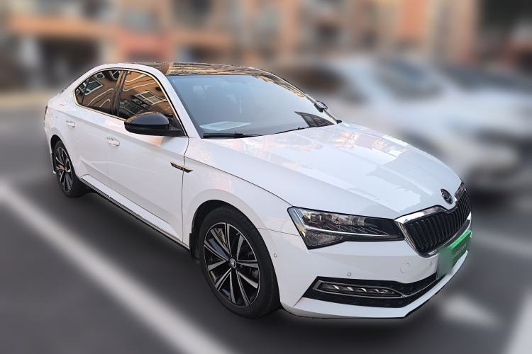 Used Skoda Superb 2022 TSI330 DSG Luxury Edition Front Right 45 Deg