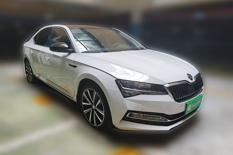 Used Skoda Superb 2022 TSI330 DSG Luxury Edition Front Right 45 Deg