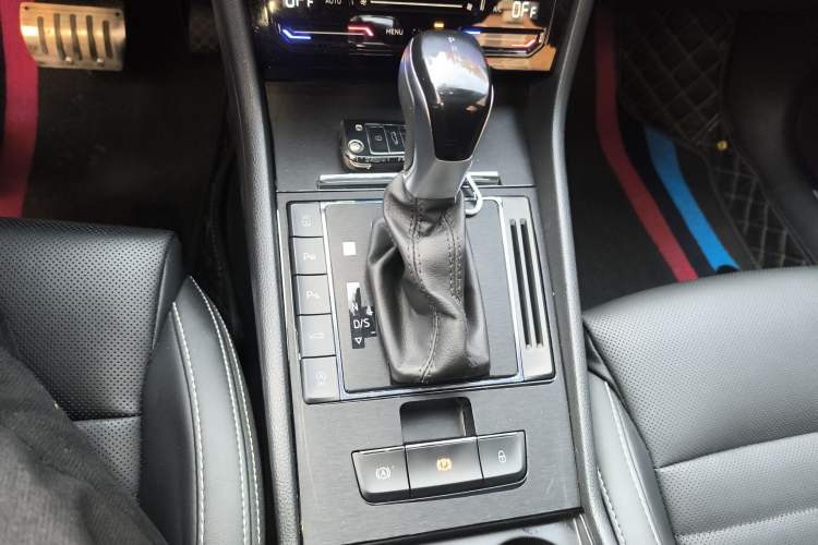 Used Skoda Superb 2022 TSI330 DSG Luxury Edition Gear Lever