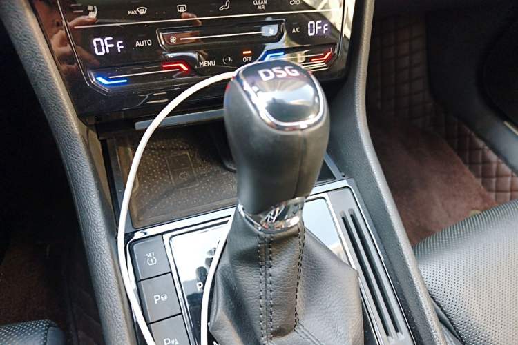 Used Skoda Superb 2022 TSI330 DSG Luxury Edition Gear Lever