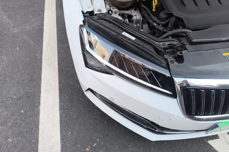 Used Skoda Superb 2022 TSI330 DSG Luxury Edition Right Front Headlight