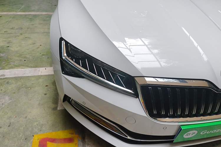 Used Skoda Superb 2022 TSI330 DSG Luxury Edition Right Front Headlight