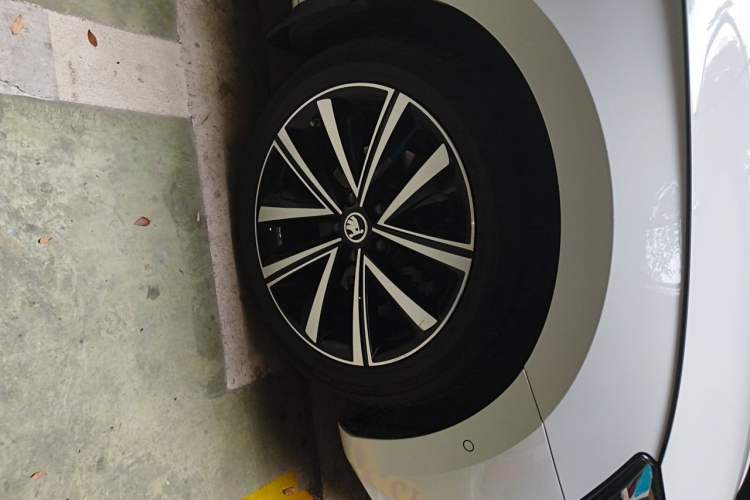 Used Skoda Superb 2022 TSI330 DSG Luxury Edition Right Front Wheel Hub