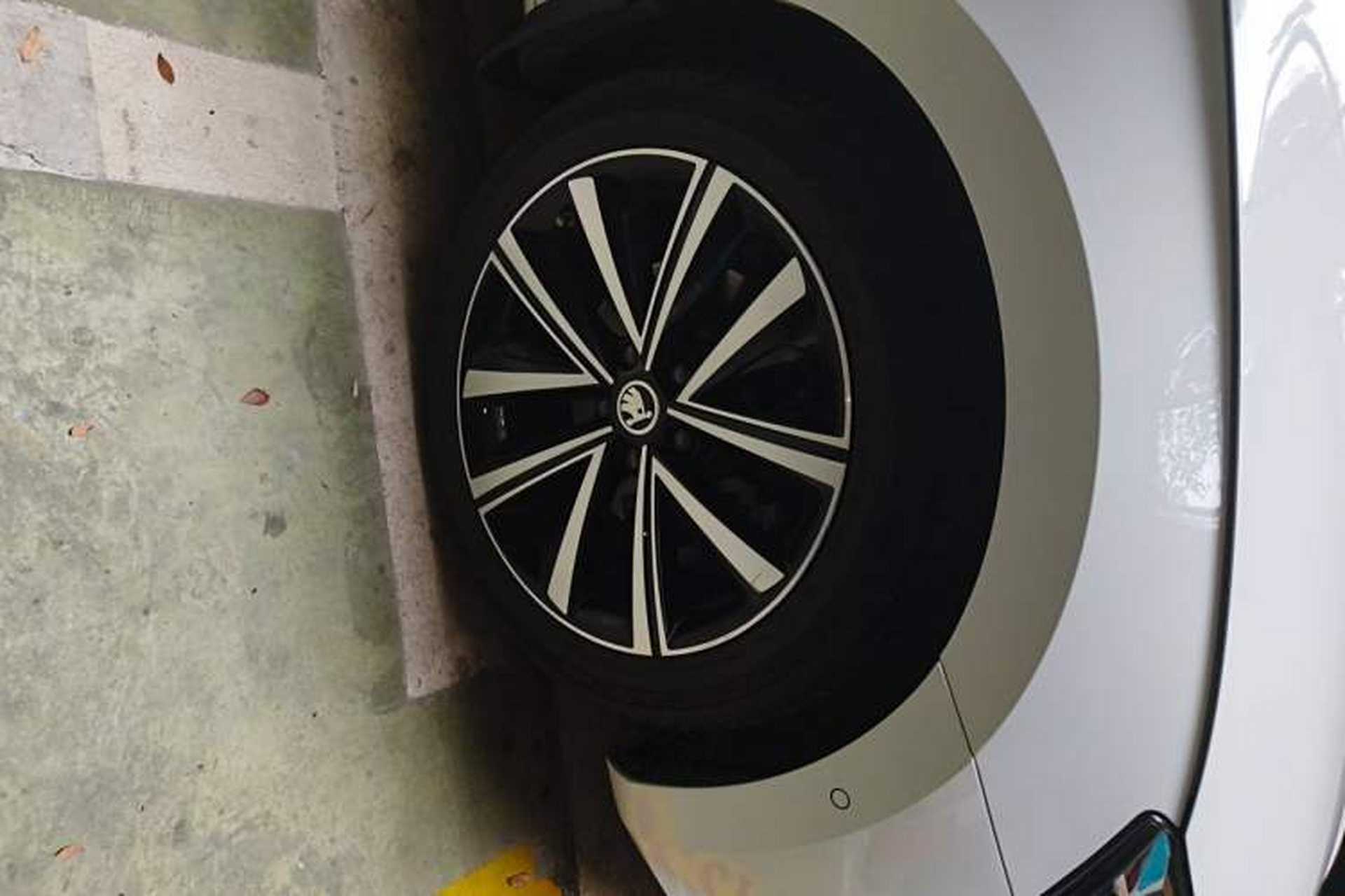 Used Skoda Superb 2022 TSI330 DSG Luxury Edition Right Front Wheel Hub