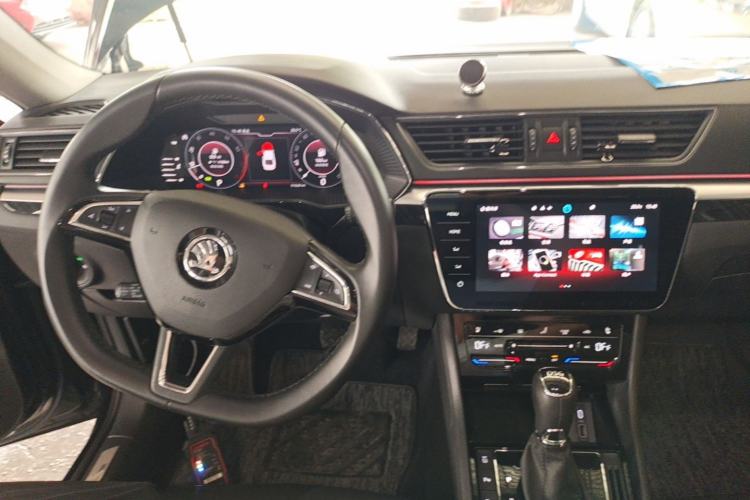 Used Skoda Superb 2023 Restyled TSI330 DSG Luxury Edition Center Console