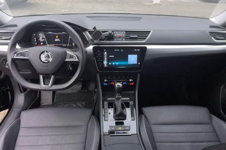 Used Skoda Superb 2023 Facelifted TSI280 DSG Luxury Edition Center Console