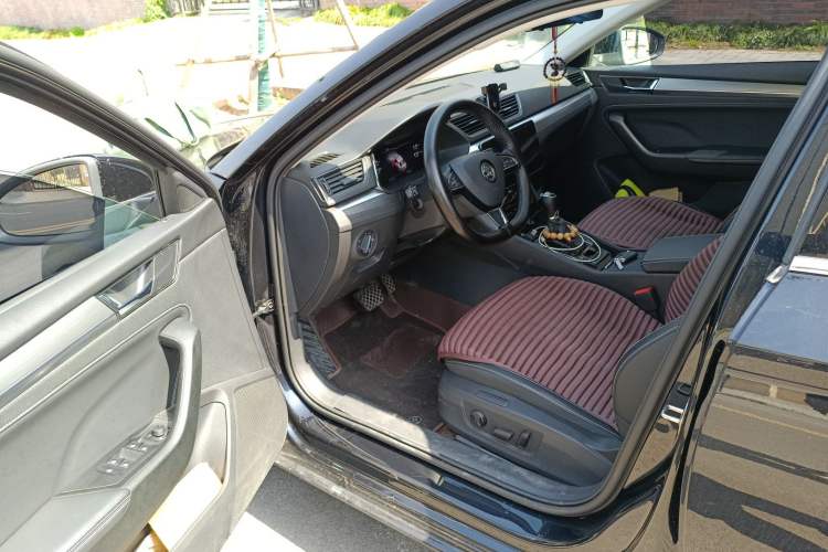 Used Skoda Superb 2023 Facelifted TSI280 DSG Luxury Edition Driver Seat