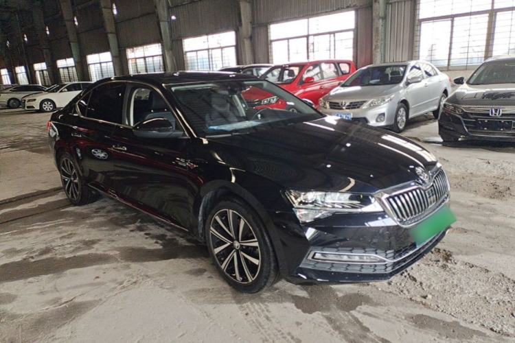 Used Skoda Superb 2023 Restyled TSI330 DSG Luxury Edition Front Right 45 Deg