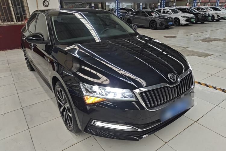 Used Skoda Superb 2023 Facelifted TSI280 DSG Luxury Edition Front Right 45 Deg