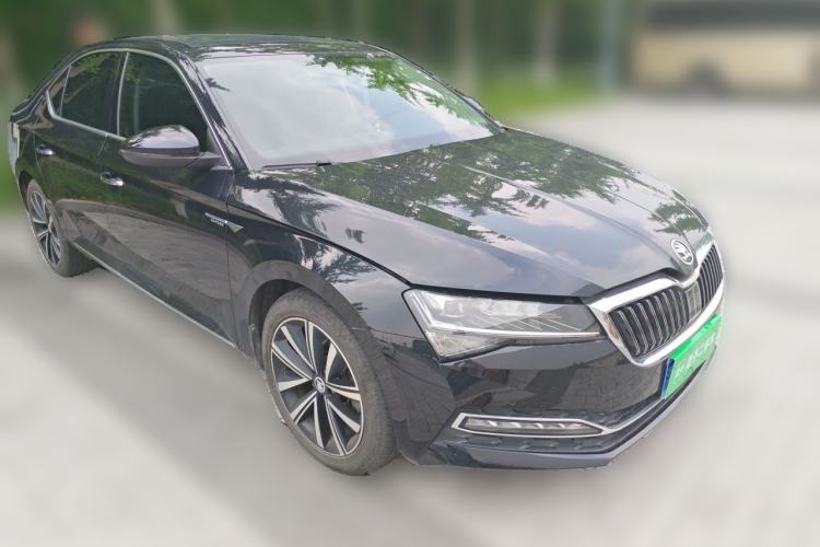Used Skoda Superb 2023 Restyled TSI330 DSG Luxury Edition Front Right 45 Deg