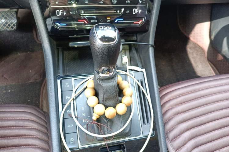 Used Skoda Superb 2023 Facelifted TSI280 DSG Luxury Edition Gear Lever