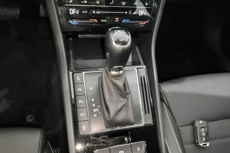 Used Skoda Superb 2023 Facelifted TSI280 DSG Luxury Edition Gear Lever