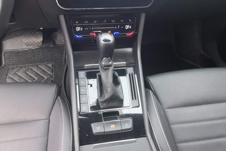 Used Skoda Superb 2023 Facelifted TSI280 DSG Luxury Edition Gear Lever