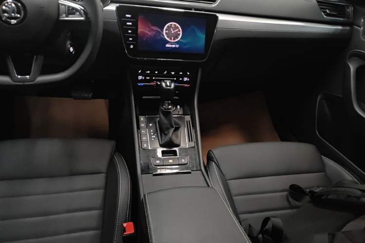 Used Skoda Superb 2023 Facelifted TSI280 DSG Luxury Edition Gear Lever