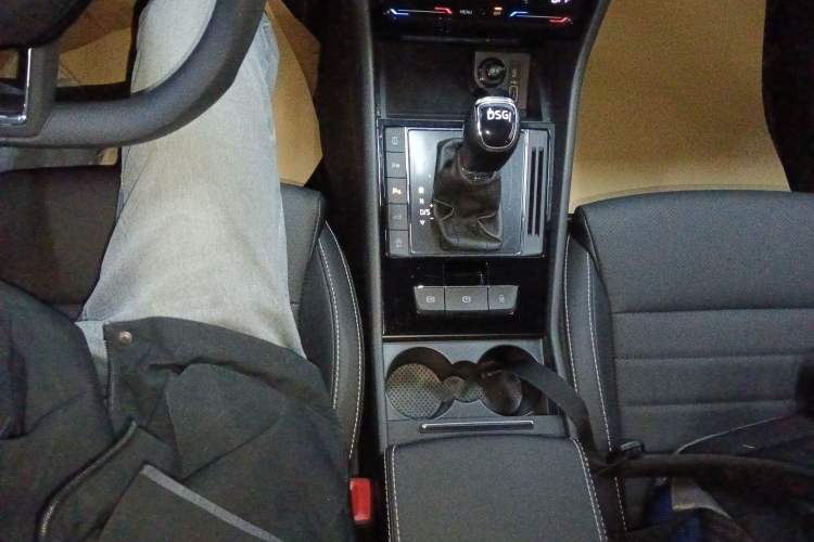 Used Skoda Superb 2023 Facelifted TSI280 DSG Luxury Edition Gear Lever
