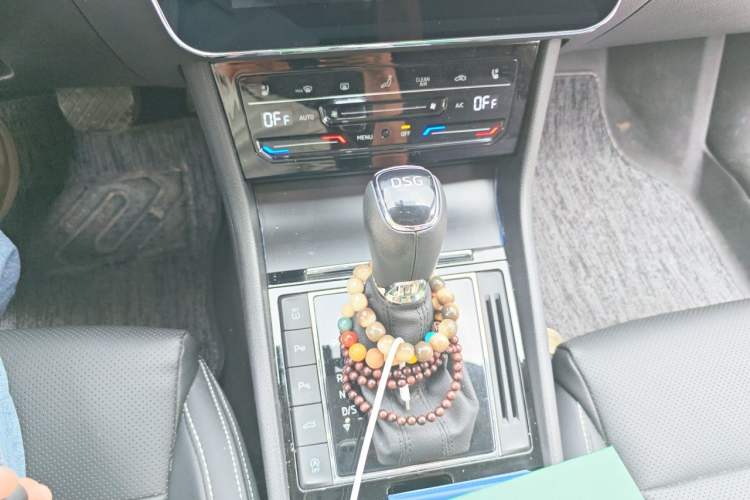 Used Skoda Superb 2023 Restyled TSI330 DSG Luxury Edition Gear Lever