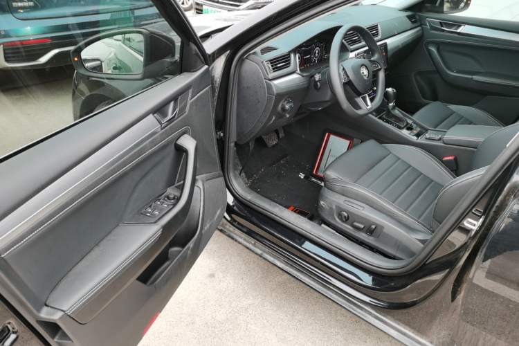 Used Skoda Superb 2023 Facelifted TSI280 DSG Luxury Edition Interior 3