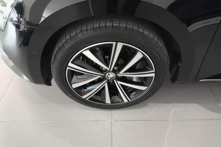 Used Skoda Superb 2023 Facelifted TSI280 DSG Luxury Edition Left Front Wheel Hub