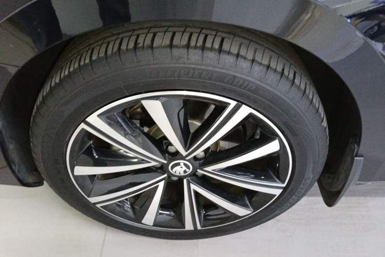 Used Skoda Superb 2023 Facelifted TSI280 DSG Luxury Edition Left Front Wheel Hub
