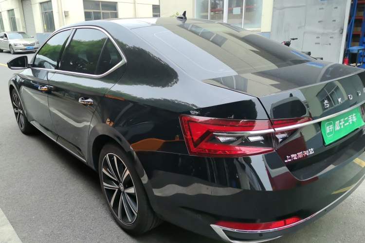 Used Skoda Superb 2023 Restyled TSI330 DSG Luxury Edition Rear Left 45 Deg