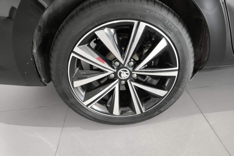 Used Skoda Superb 2023 Facelifted TSI280 DSG Luxury Edition Right Rear Wheel Hub