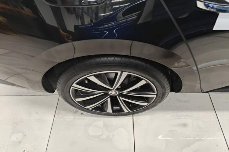 Used Skoda Superb 2023 Facelifted TSI280 DSG Luxury Edition Right Rear Wheel Hub