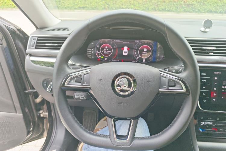 Used Skoda Superb 2023 Restyled TSI330 DSG Luxury Edition Steering Wheel