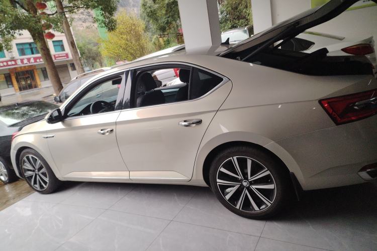 Used Skoda Superb 2023 Facelifted TSI280 DSG Luxury Edition Exterior 3