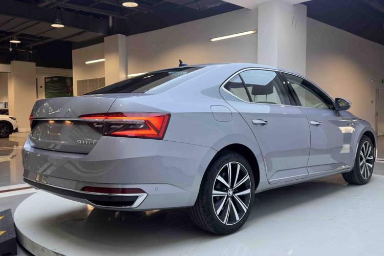 Used Skoda Superb 2023 Facelifted TSI280 DSG Luxury Edition Exterior 5