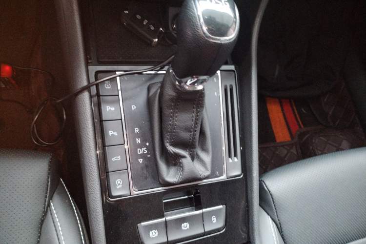 Used Skoda Superb 2023 Facelifted TSI280 DSG Luxury Edition Gear Lever