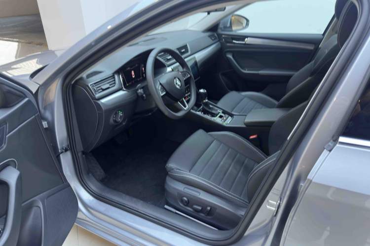 Used Skoda Superb 2023 Facelifted TSI280 DSG Luxury Edition Interior 6
