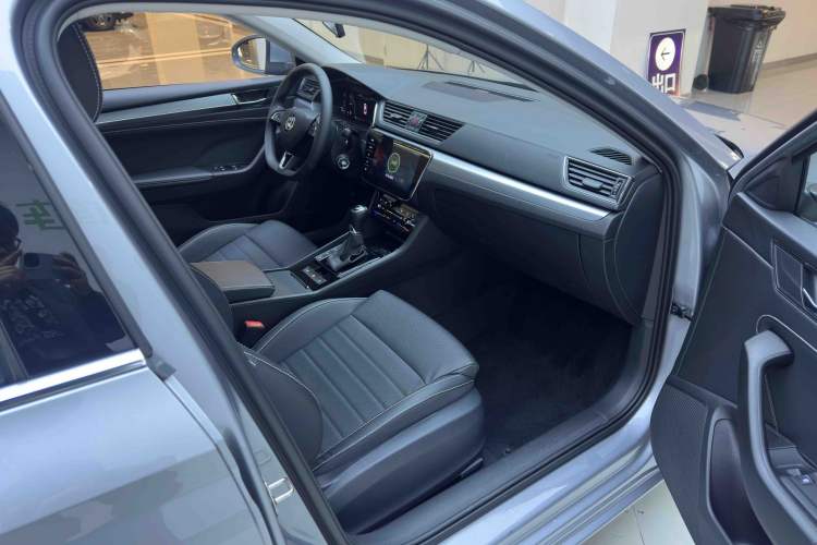 Used Skoda Superb 2023 Facelifted TSI280 DSG Luxury Edition Interior 9