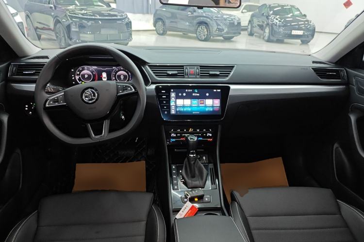 Used Skoda Superb 2023 Facelifted TSI280 DSG Luxury Edition Center Console
