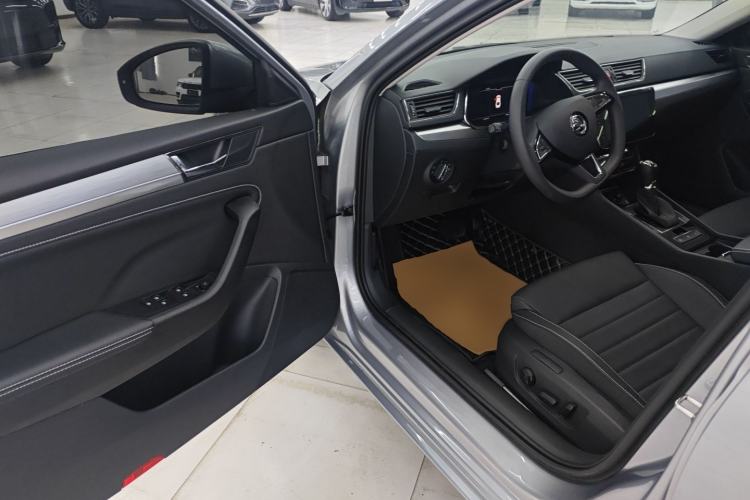 Used Skoda Superb 2023 Facelifted TSI280 DSG Luxury Edition Driver Seat