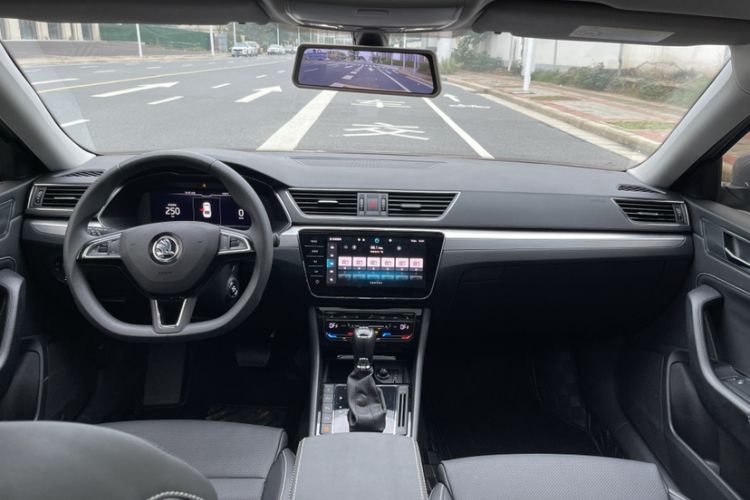 Used Skoda Superb 2023 Facelifted TSI280 DSG Luxury Edition Interior 3