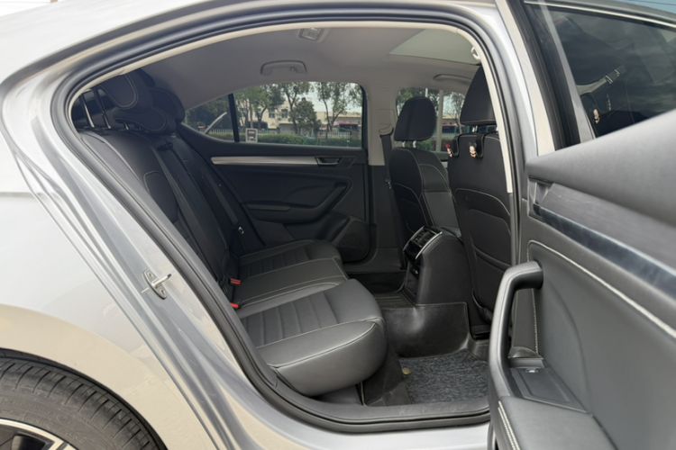 Used Skoda Superb 2023 Facelifted TSI280 DSG Luxury Edition Interior 4