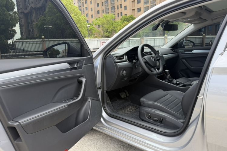 Used Skoda Superb 2023 Facelifted TSI280 DSG Luxury Edition Interior 6