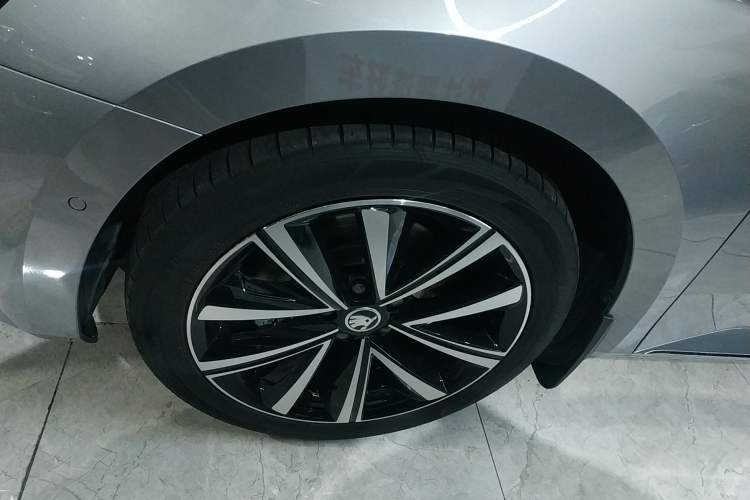 Used Skoda Superb 2023 TSI280 DSG Luxury Edition Left Front Wheel Hub