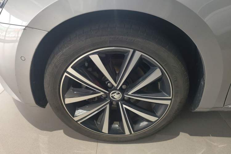 Used Skoda Superb 2023 Facelifted TSI280 DSG Luxury Edition Left Front Wheel Hub